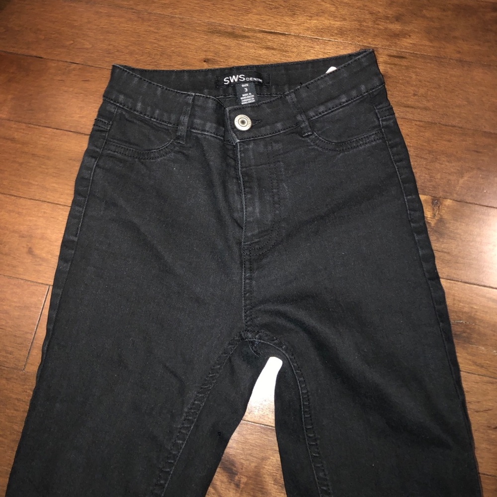 Cute black jeans, fits so well on the body